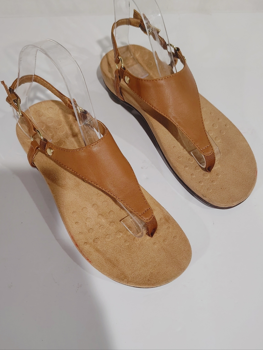 Vionic Tan Leather Thong Sandals - Women's Size 8